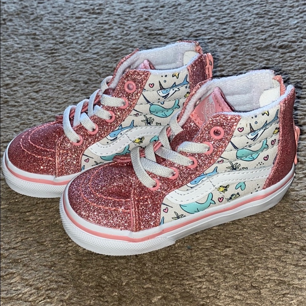 NWOT Vans Sk8-Hi Zip - (Shark Party) Size 5.5